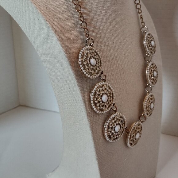 Vtg Gold Tone Bib Necklace White Lucite Medallions J. Crew Style - Picture 5 of 8